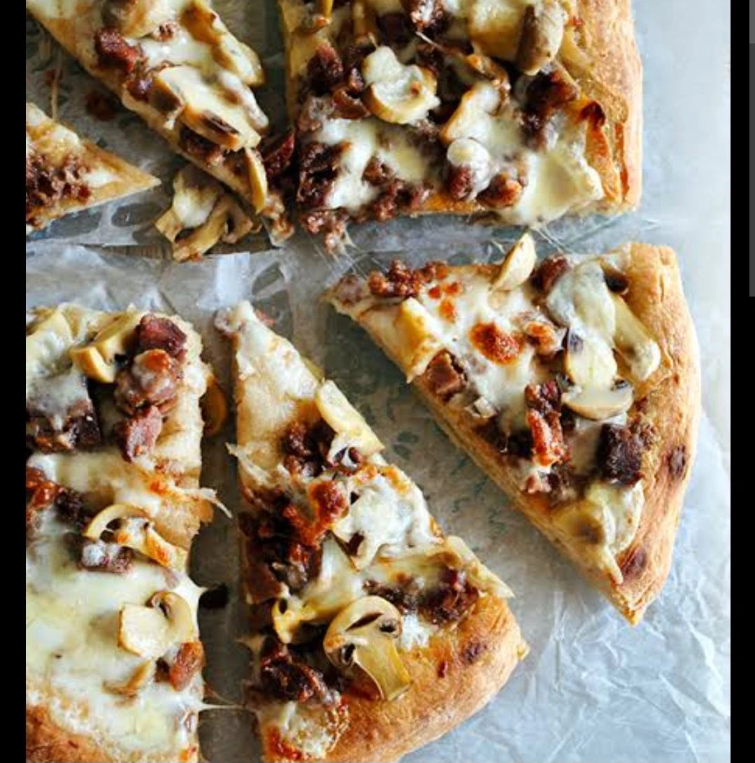 Kavurmalı Kaşarlı Pizza