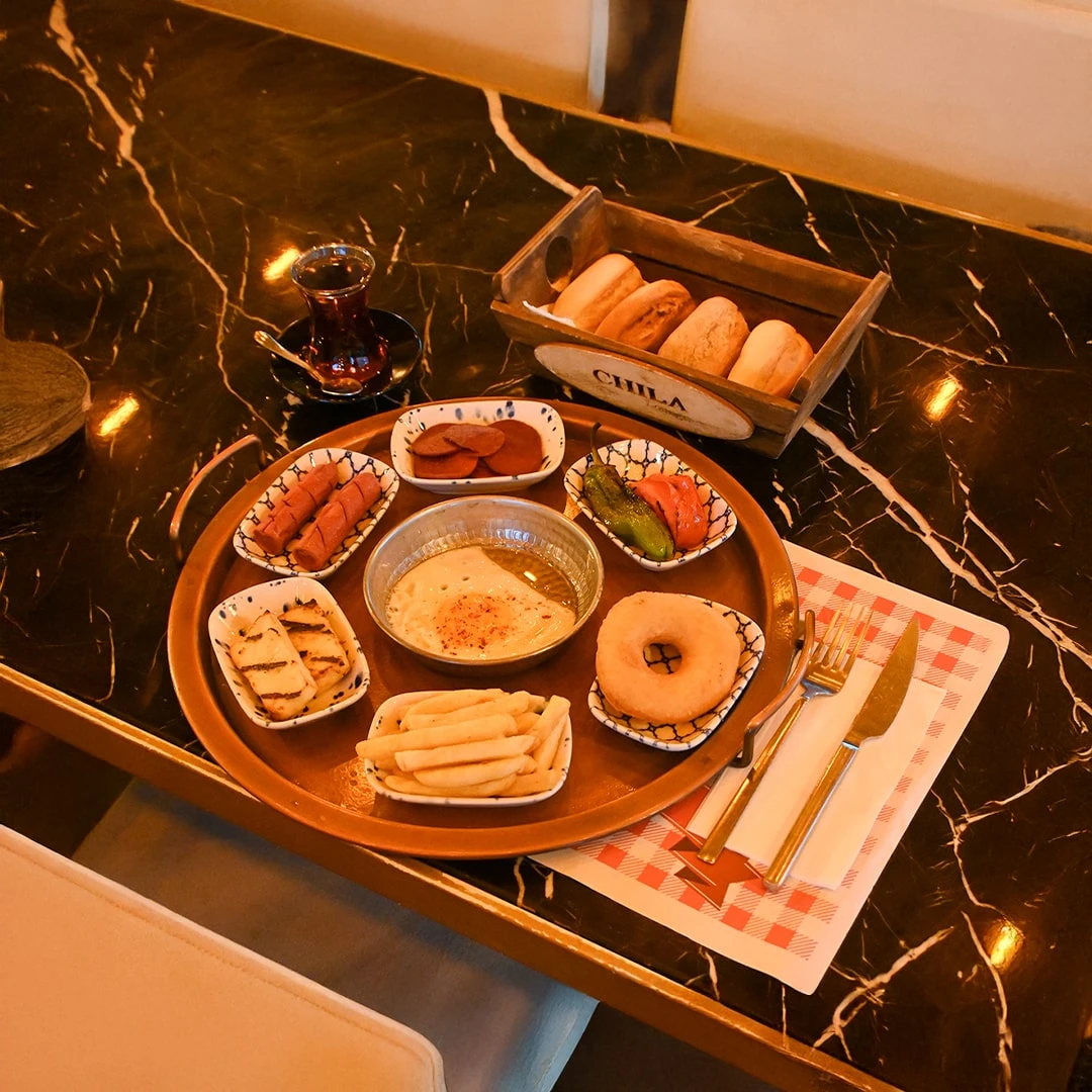 Sıcak Kahvaltı Tabağı